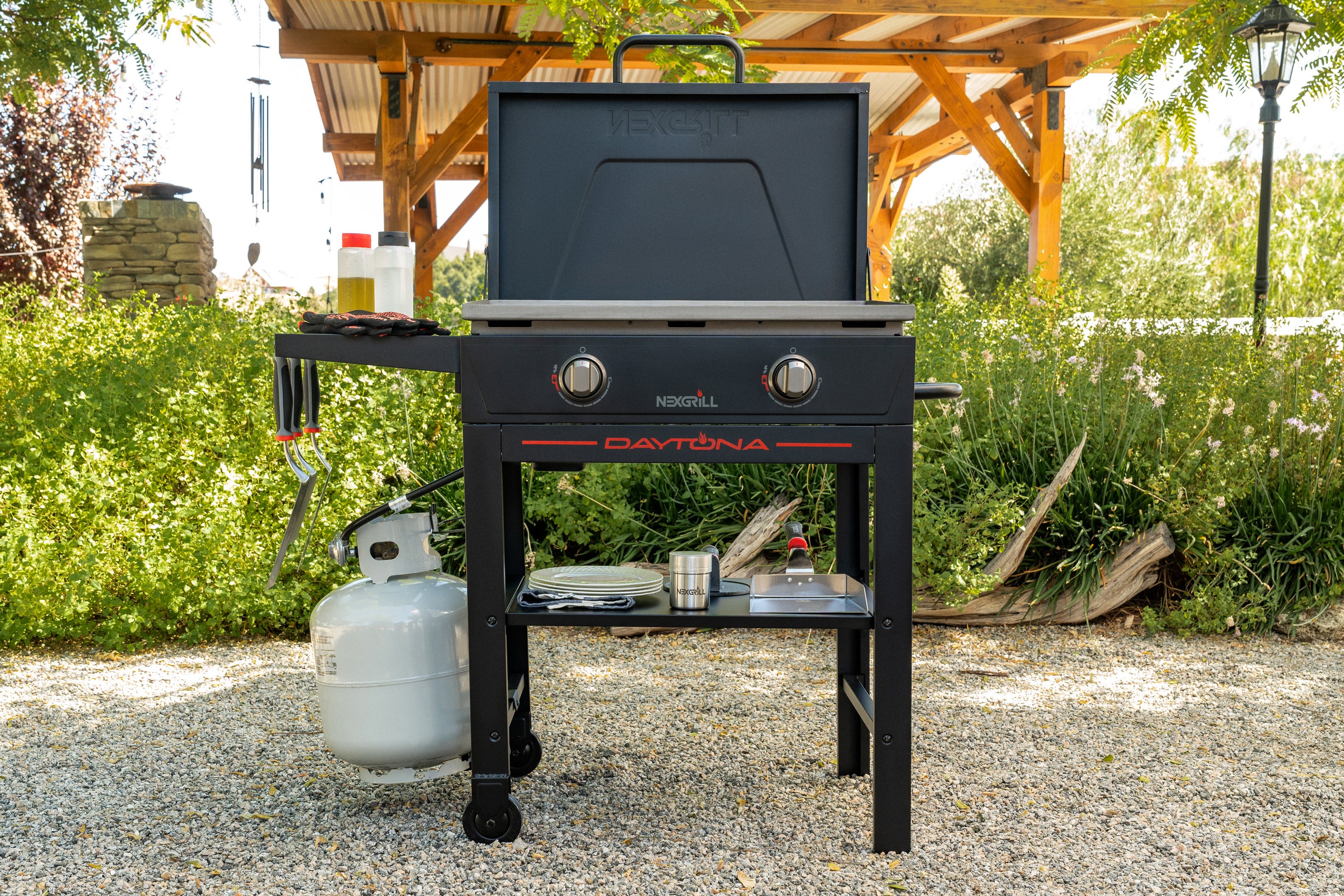 Black Daytona™ 2-Burner Propane Gas Griddle with Lid | Nexgrill
