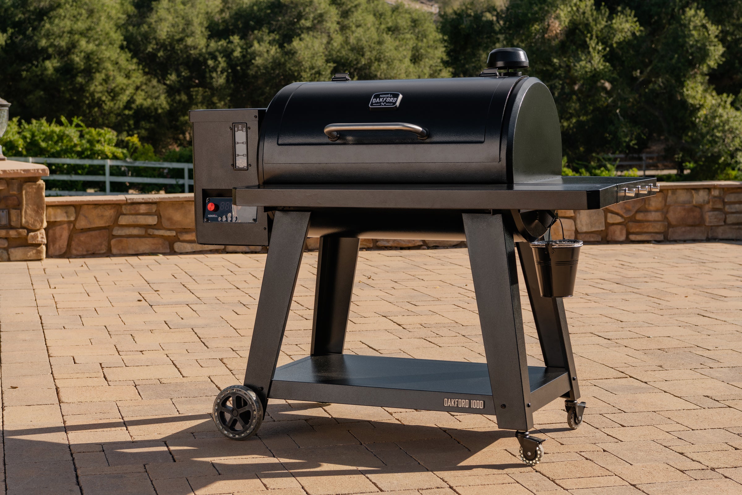 Oakford™ 1000 Pellet Grill | Nexgrill